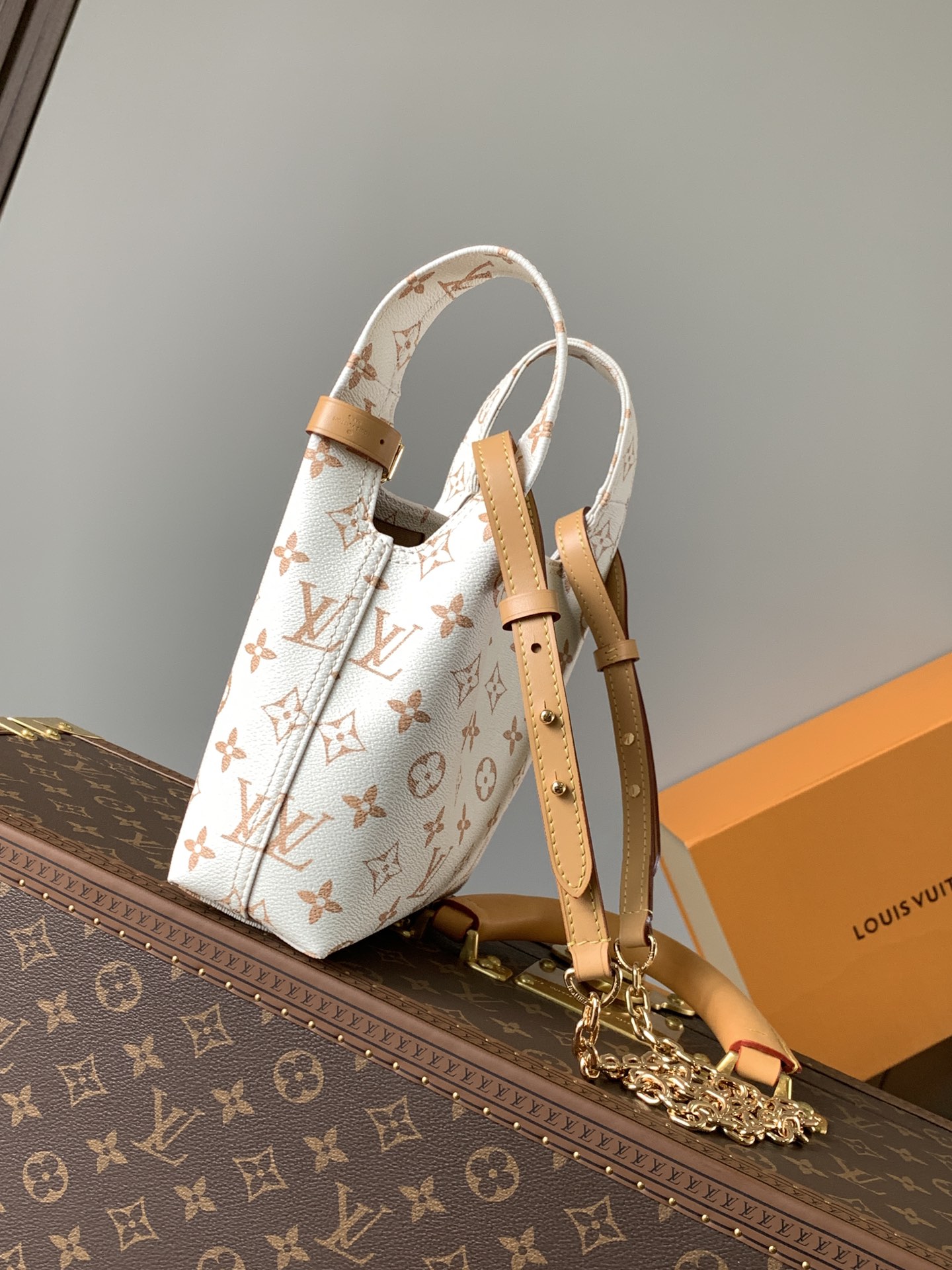  Variable code chip  LV M24408White FlowerAtlantis BB handbag Monogram Reverse canvas with removable and adjustable shoulder str