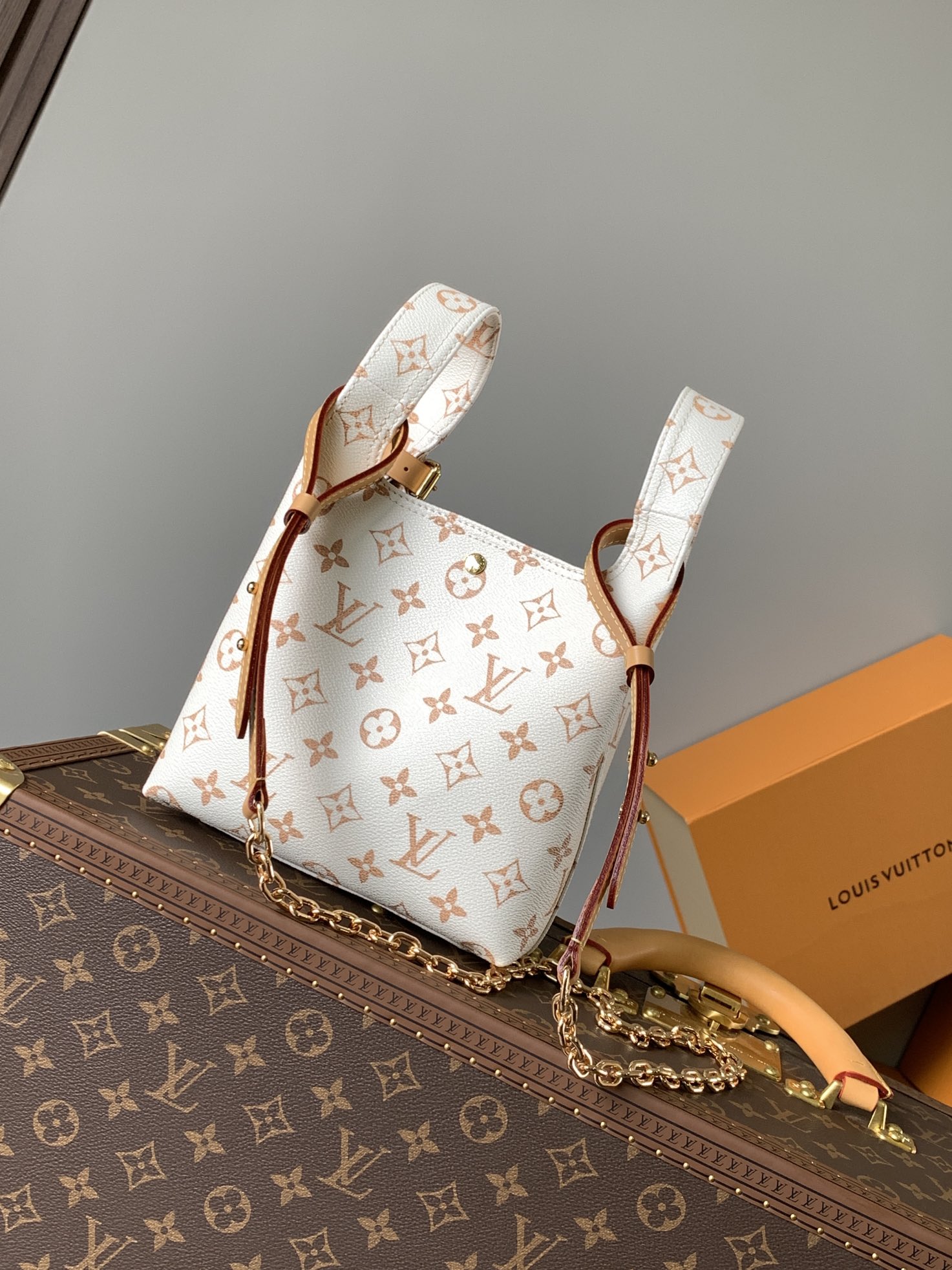  Variable code chip  LV M24408White FlowerAtlantis BB handbag Monogram Reverse canvas with removable and adjustable shoulder str