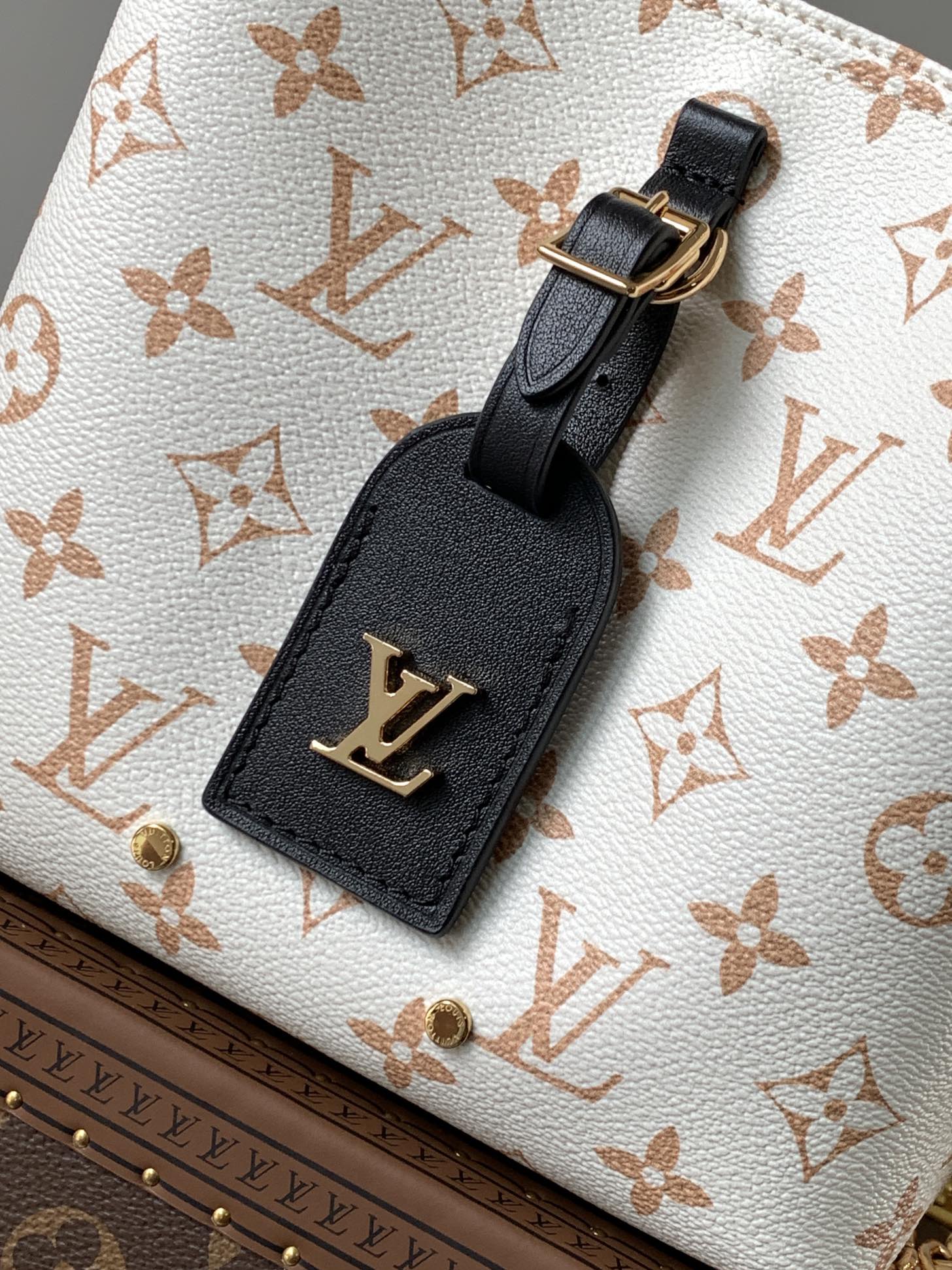  Variable code chip  LV M24408White FlowerAtlantis BB handbag Monogram Reverse canvas with removable and adjustable shoulder str