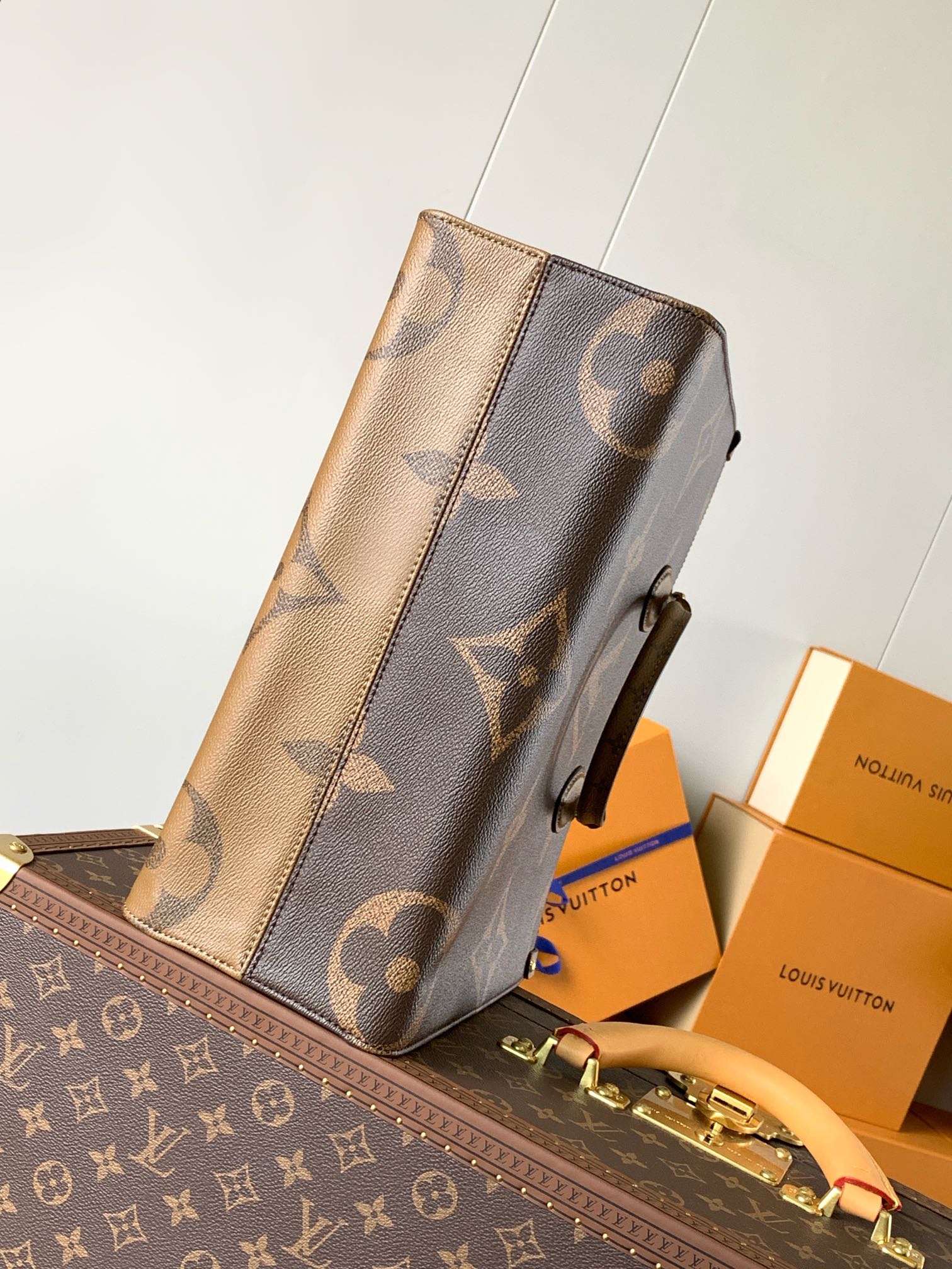 Variable Code Chip LV  M45321 floral shoulder strap. Onthego Medium Monogram Monogram Reverse canvas with sides and Toron double