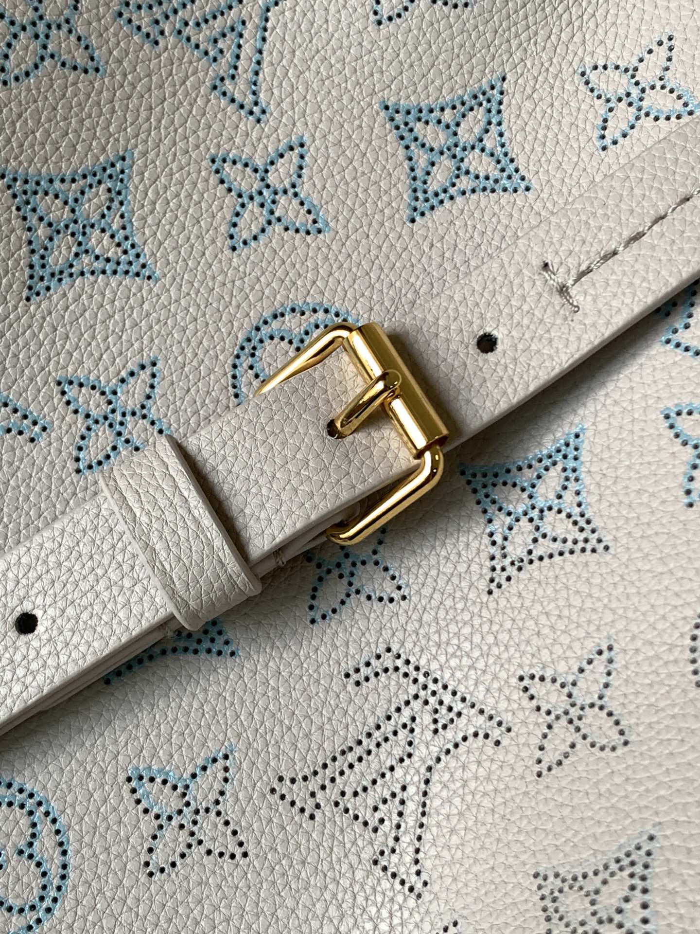 Variable Code Chip LV  M12127 ZP development. cowhideBella Tote handbag. Detachable metal chain. Zipper inner pocket