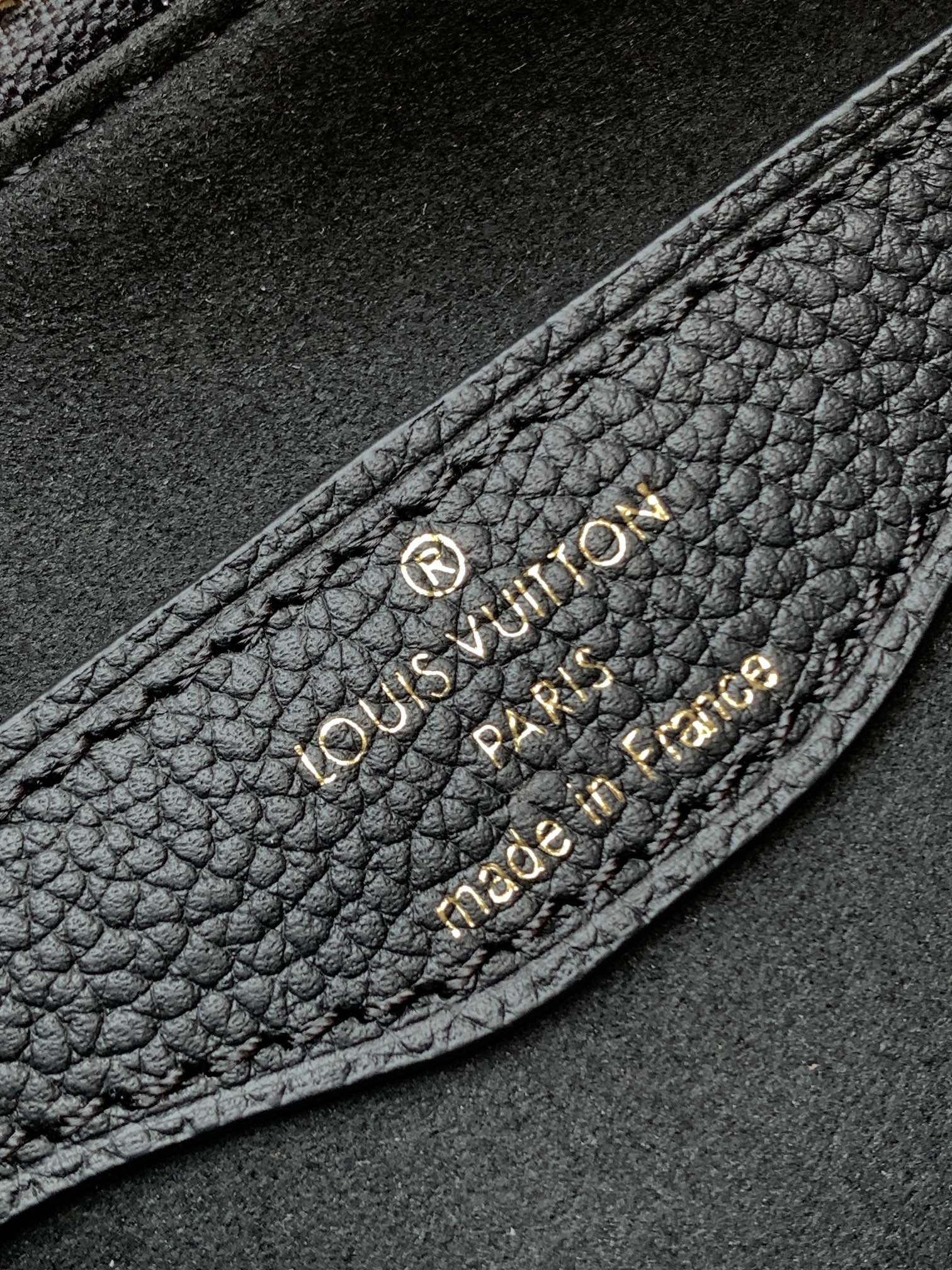Variable Code Chip LV M12930 Black Boulogne handbag. Monogram Empreinte leather. Weave the chain. Metal parts.