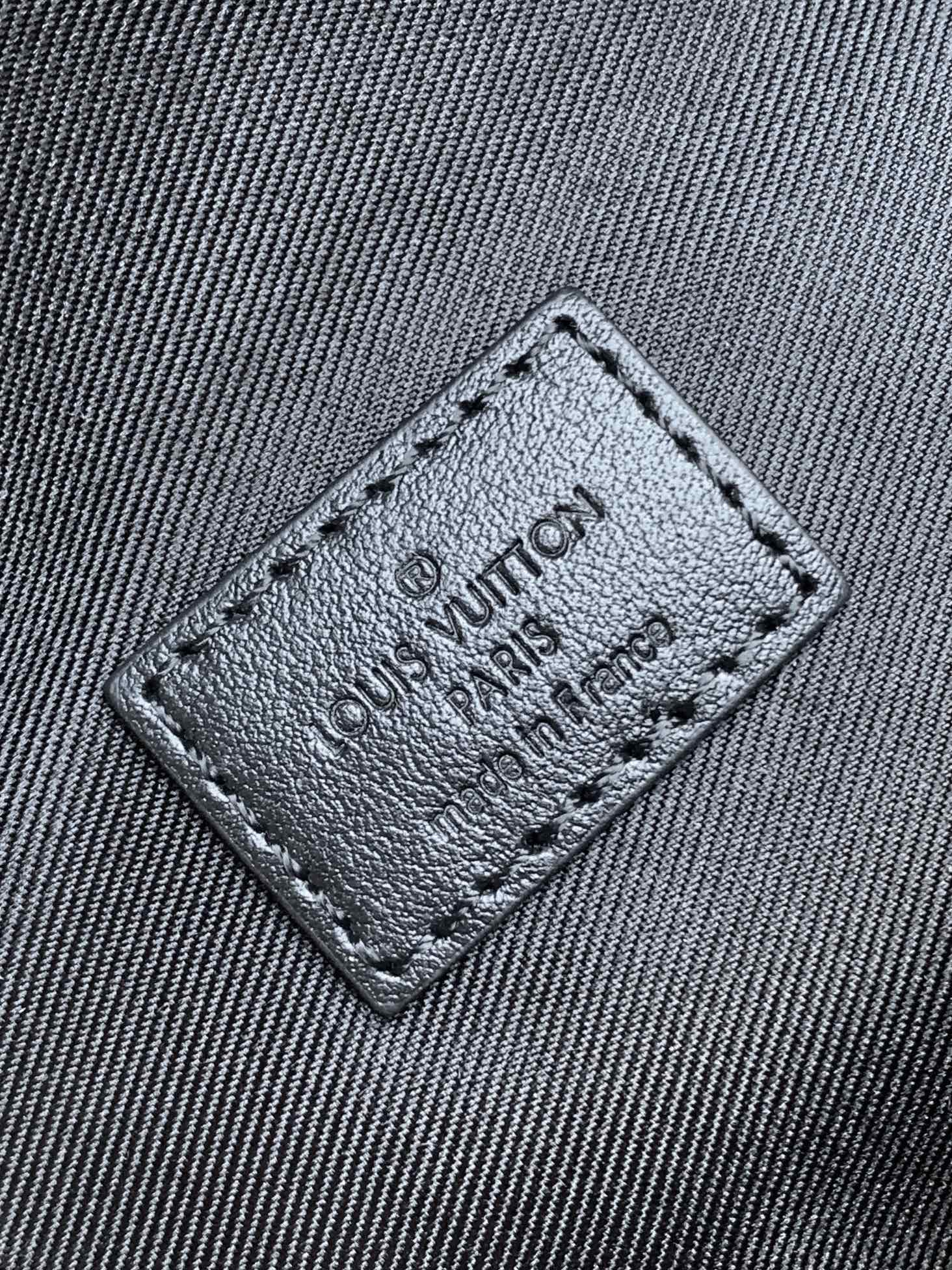 Louis Vuitton LV Discovery Waist Bag M44336