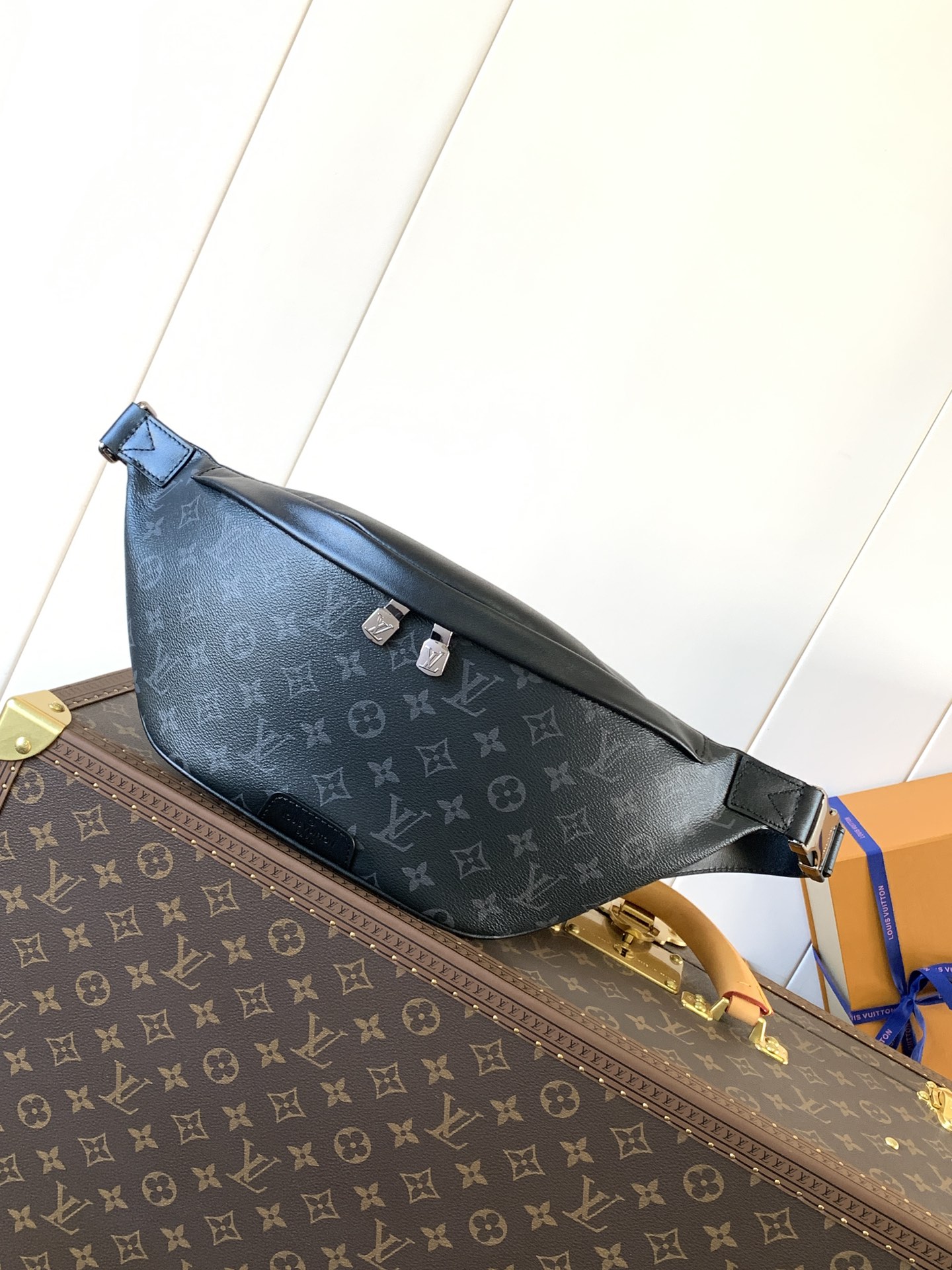 Louis Vuitton LV Discovery Waist Bag M44336 (Black)