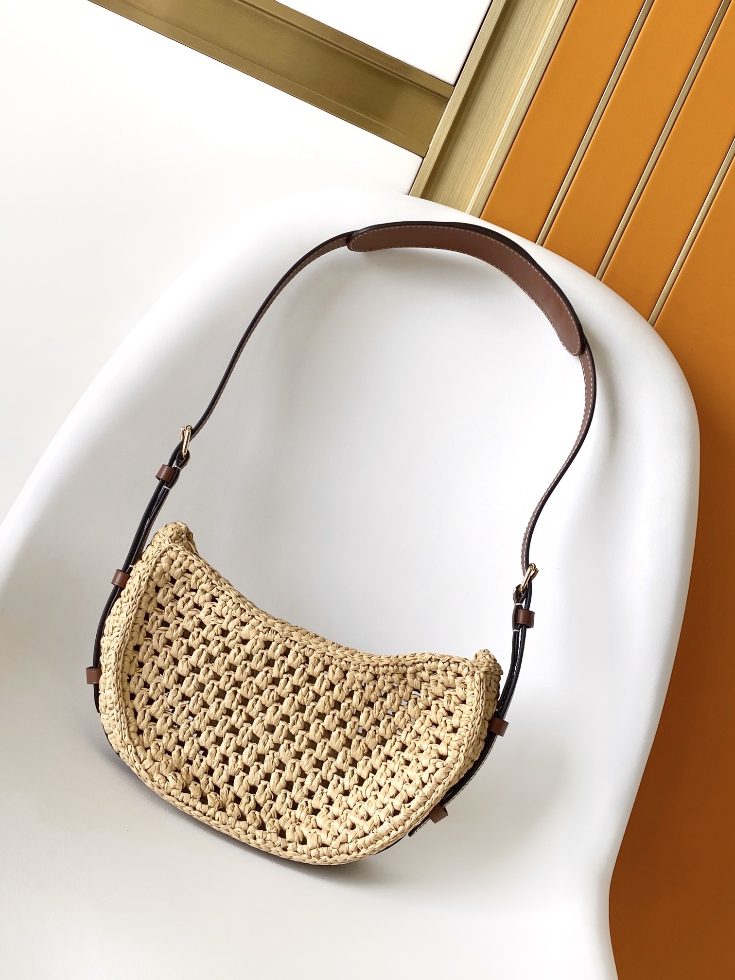  Louis Vuitton LV  Croissant Medium Handbag - M24811 Raffia and Leather