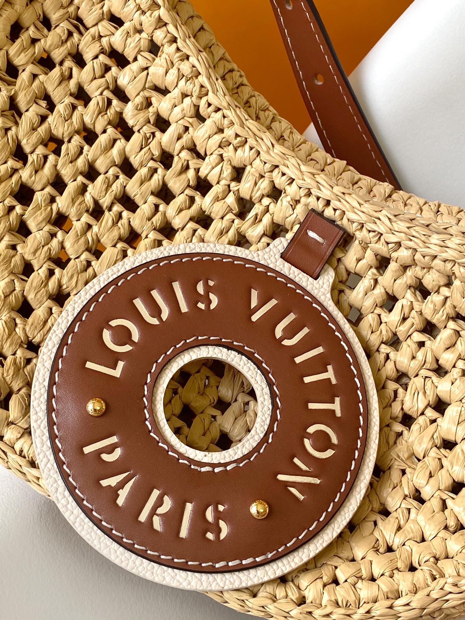  Louis Vuitton LV  Croissant Medium Handbag - M24811 Raffia and Leather
