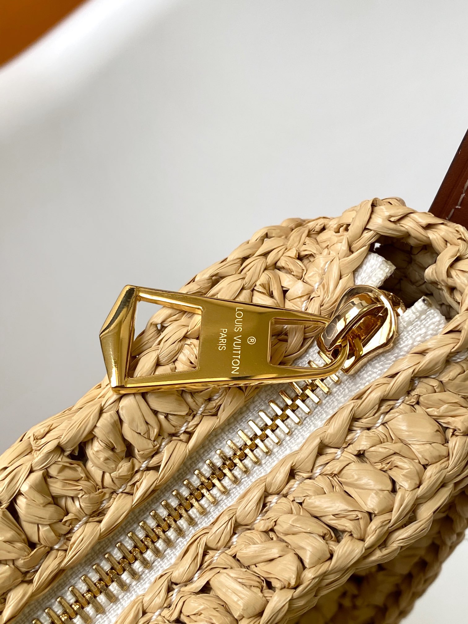  Louis Vuitton LV  Croissant Medium Handbag - M24811 Raffia and Leather