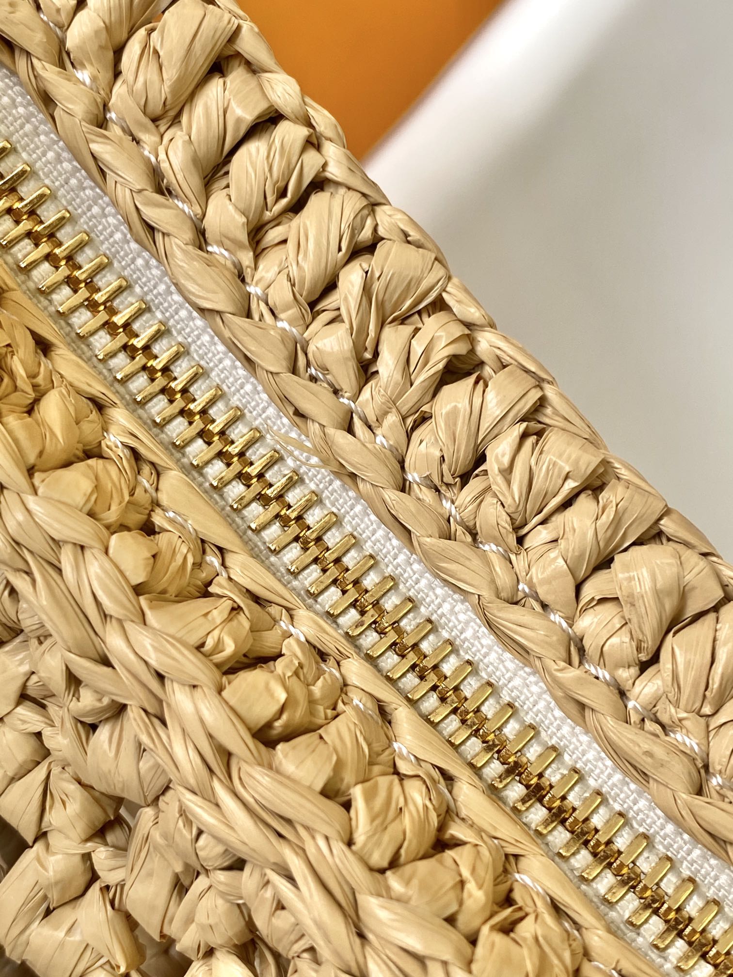  Louis Vuitton LV  Croissant Medium Handbag - M24811 Raffia and Leather