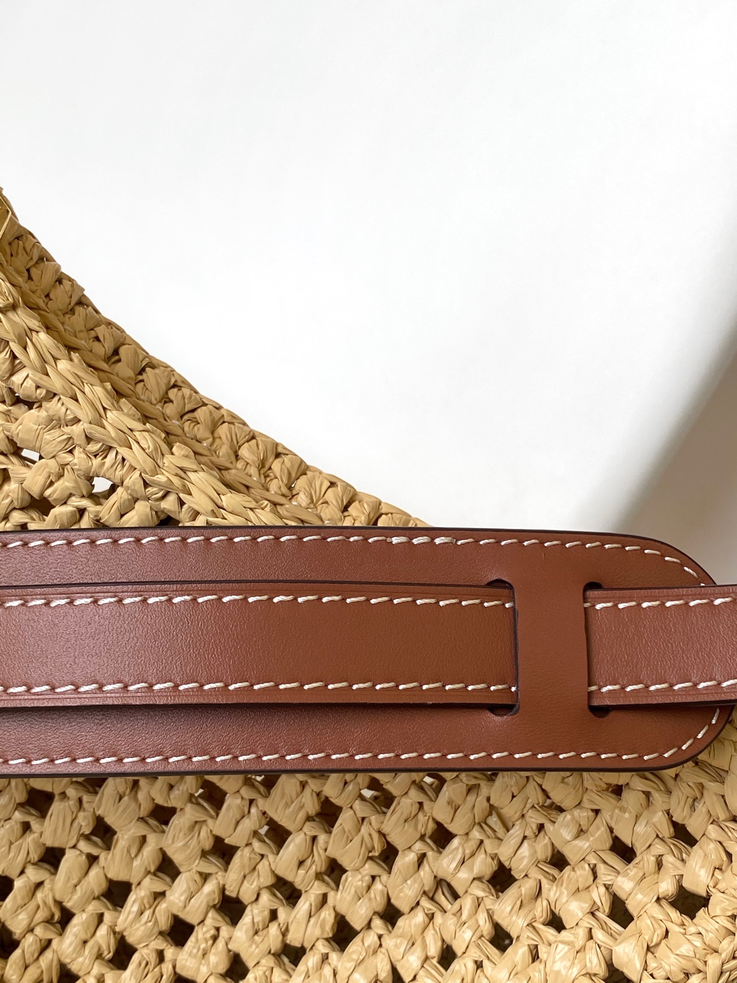  Louis Vuitton LV  Croissant Medium Handbag - M24811 Raffia and Leather