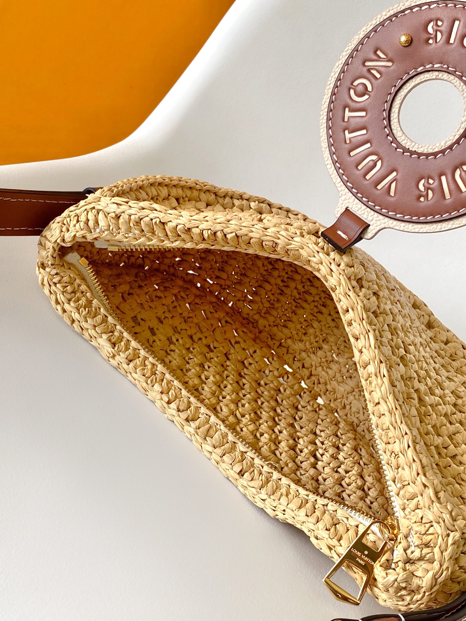  Louis Vuitton LV  Croissant Medium Handbag - M24811 Raffia and Leather