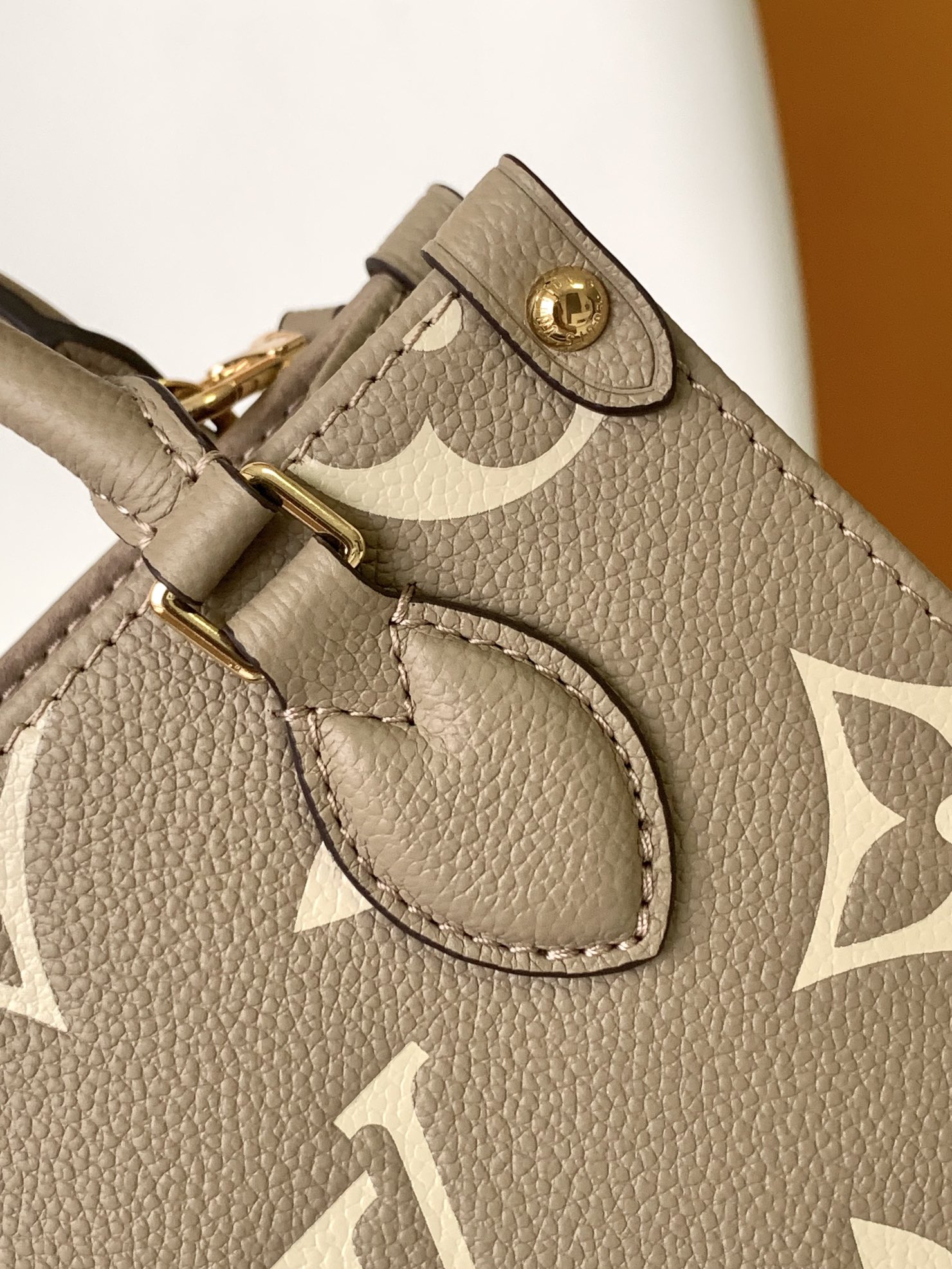 Louis Vuitton  LV OnTheGo BB Handbag - M47054 in Beige