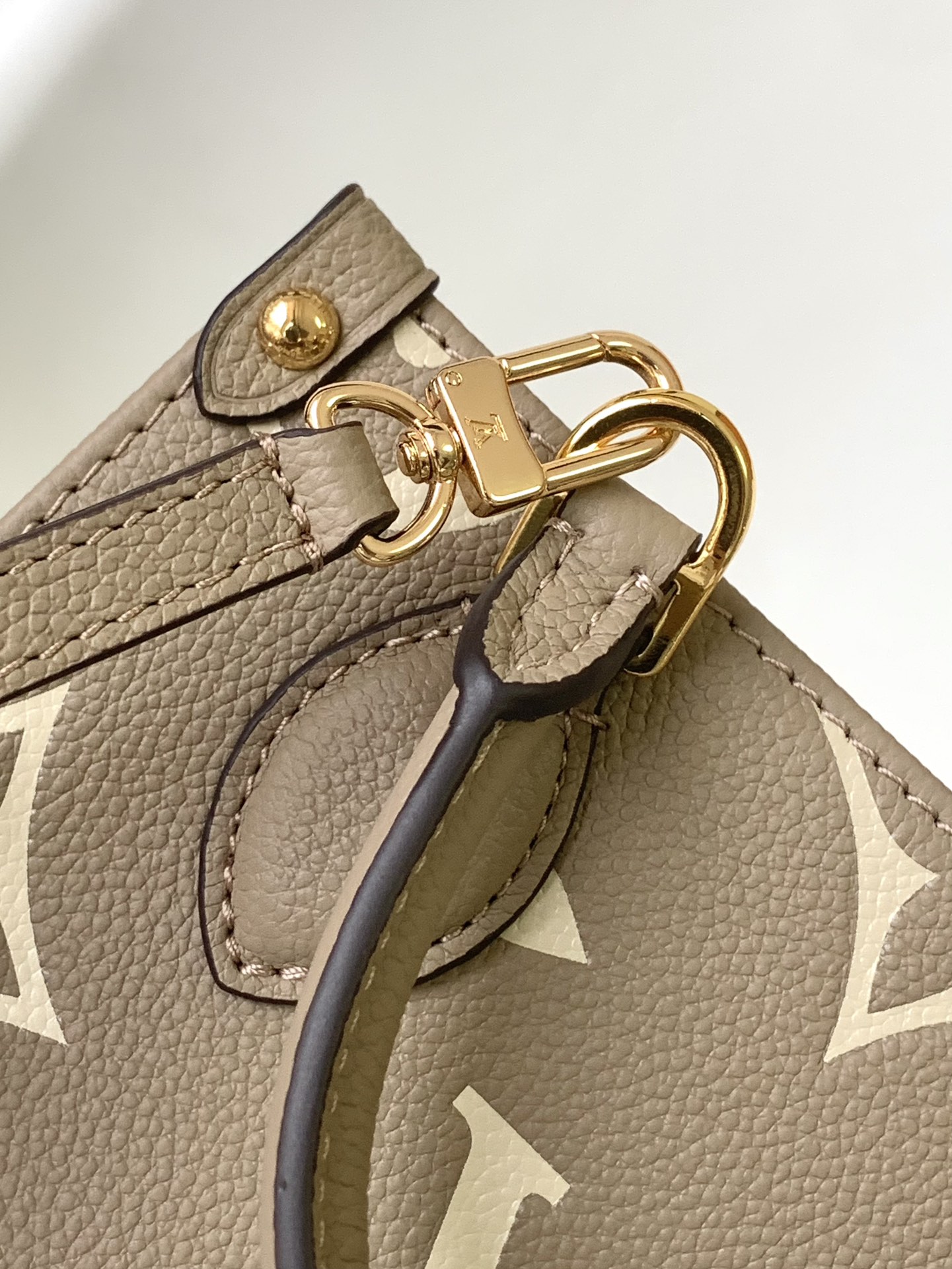 Louis Vuitton  LV OnTheGo BB Handbag - M47054 in Beige