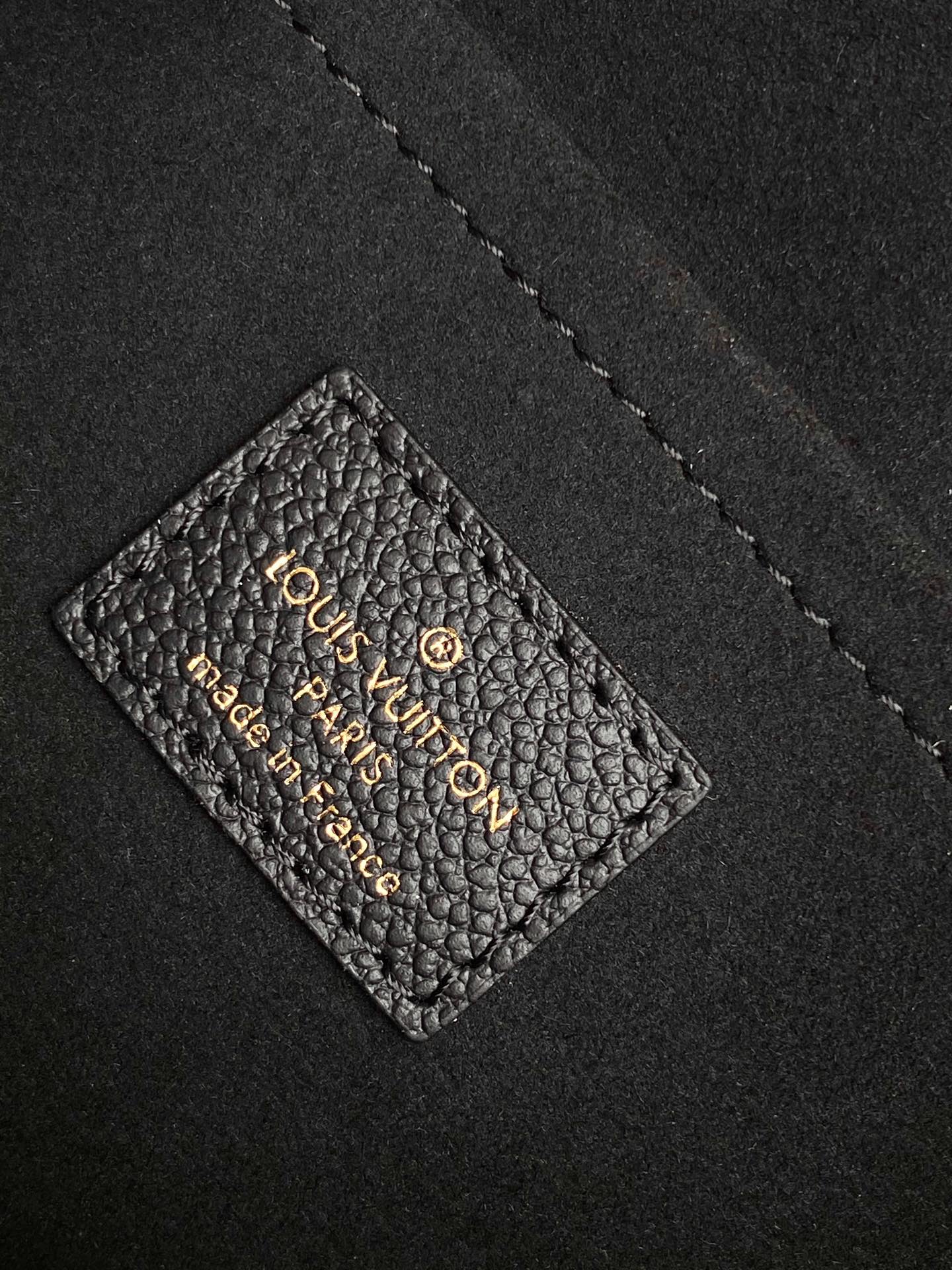 Louis Vuitton LV Handbag - M11393 (Black)