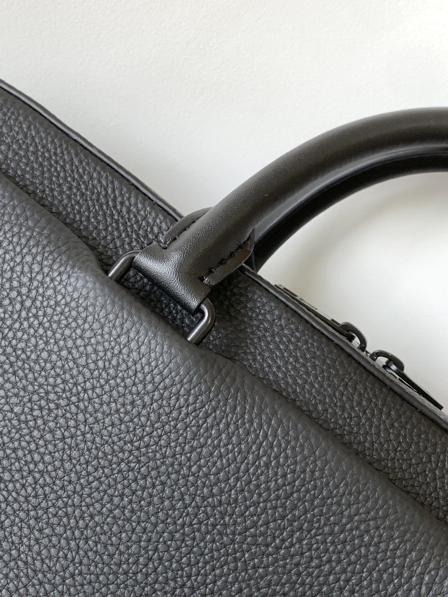 Louis Vuitton LV ZjmPot Leather Briefcase - Model M23778