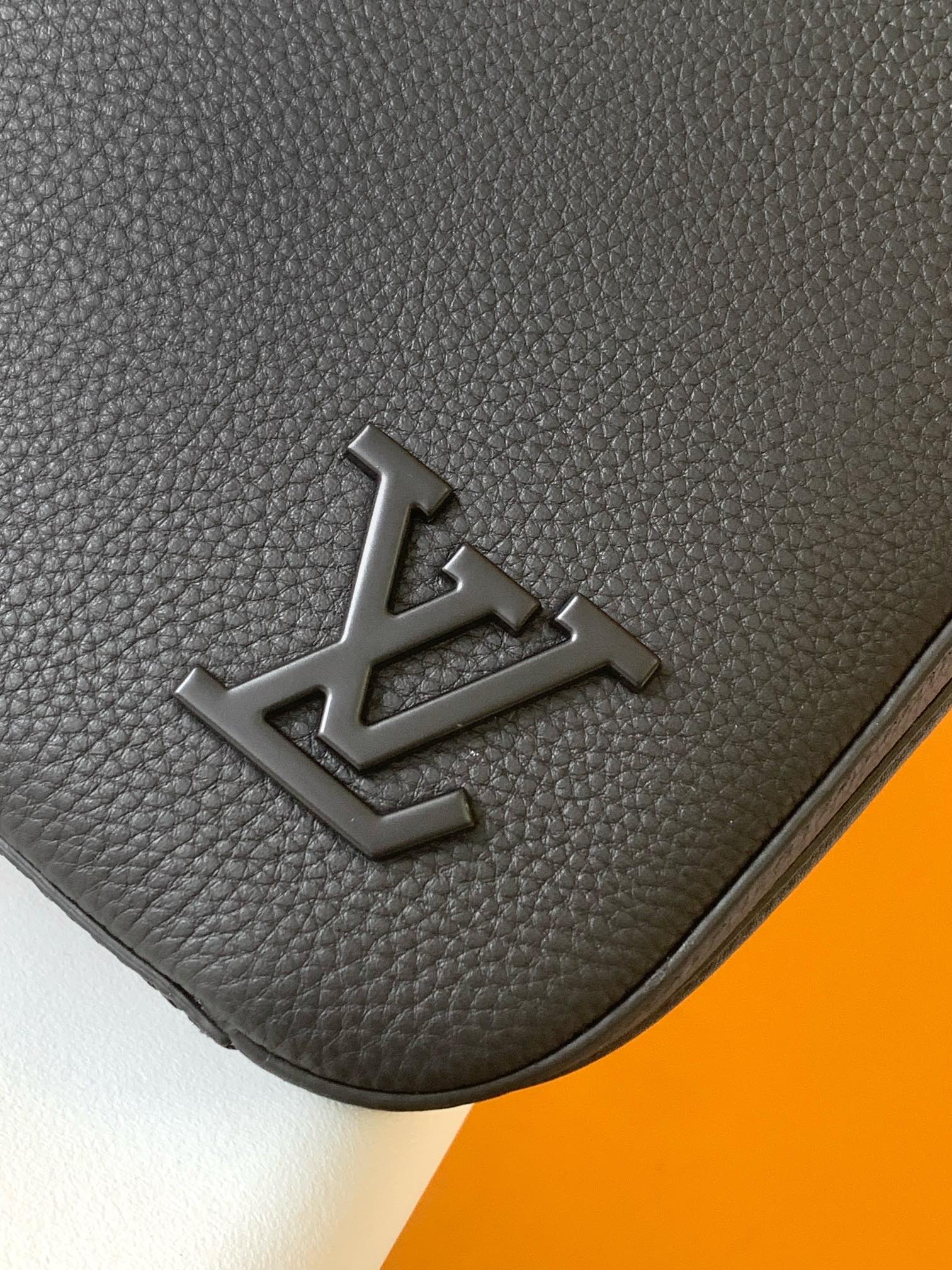 Louis Vuitton LV ZjmPot Leather Briefcase - Model M23778