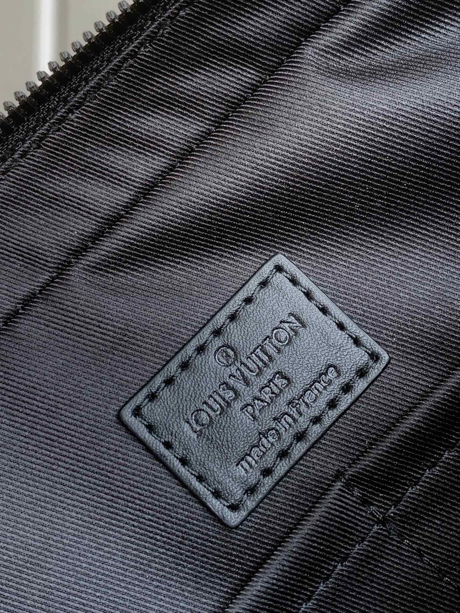 Louis Vuitton LV ZjmPot Leather Briefcase - Model M23778