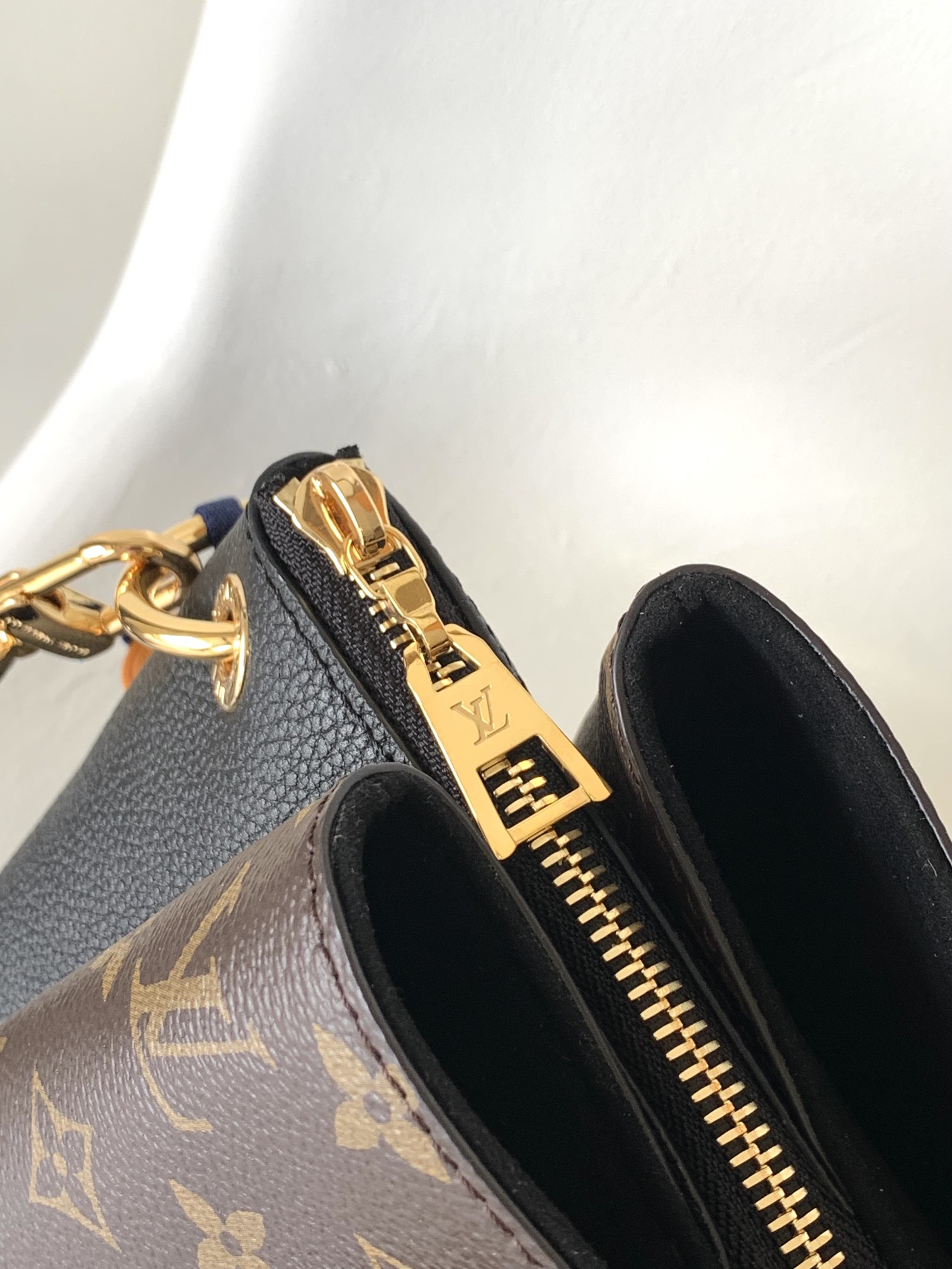 Louis Vuitton LV Op??ra Medium Handbag - M46508 Black