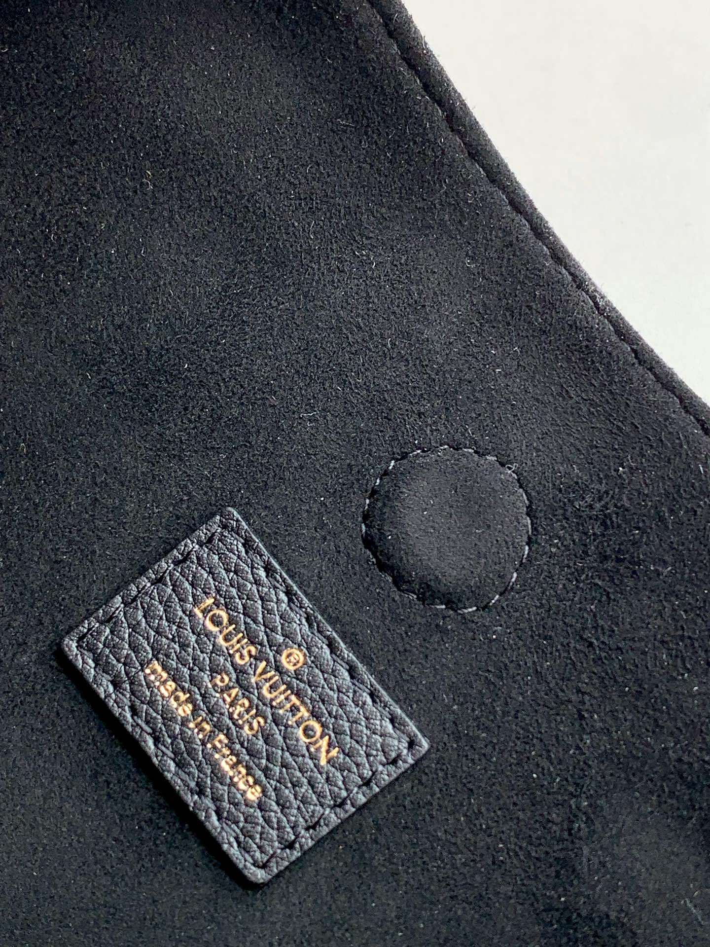 Louis Vuitton LV Op??ra Medium Handbag - M46508 Black