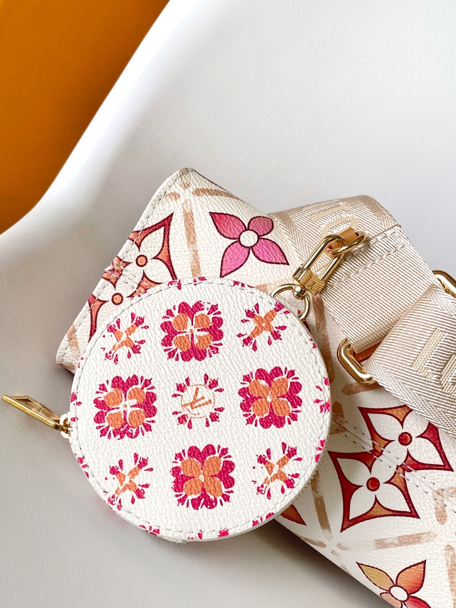 Louis Vuitton LV OnTheGo East West Handbag - LV By The Pool Collection - M25318